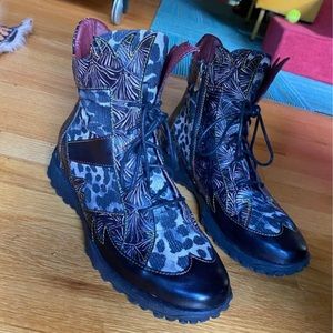 Unique artsy Leo boots